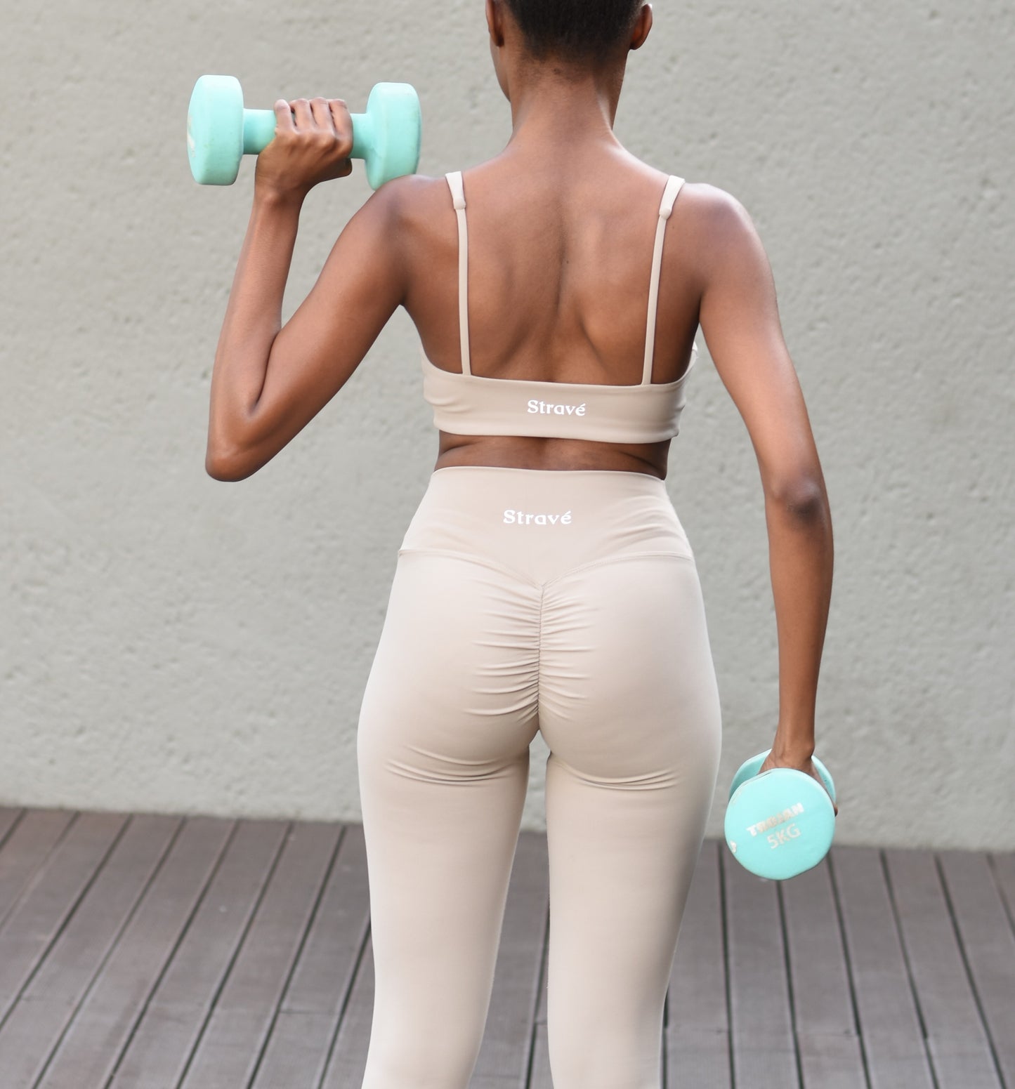 Seamless Sport Bra with Scrunched Leggings